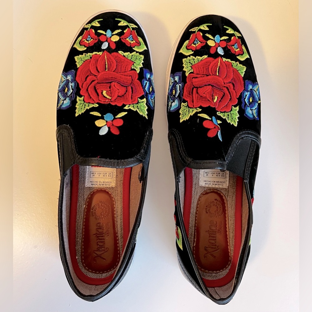 Mexican embroidered Shoes / Sneaks Size W 9 US